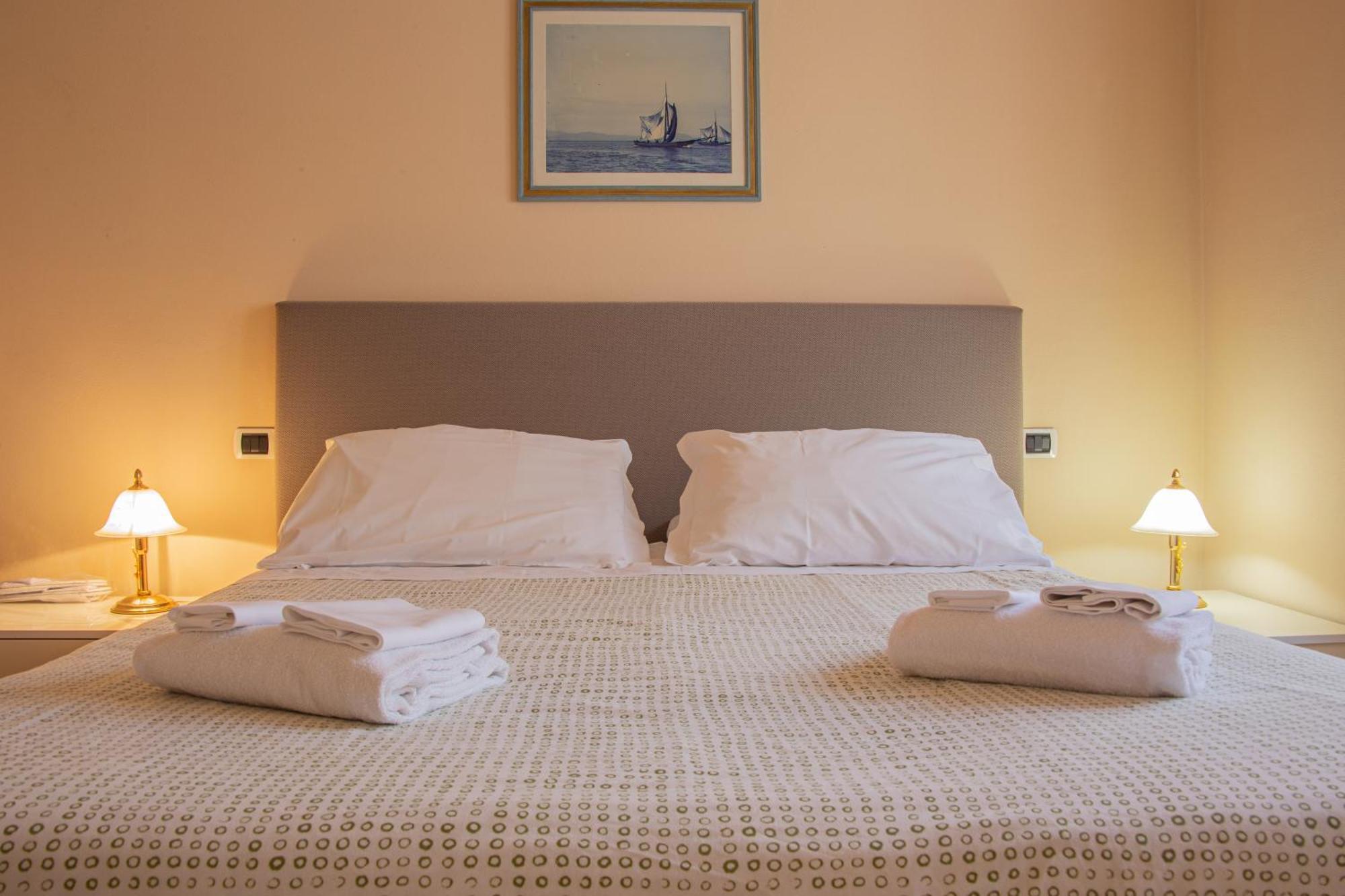 Casa Paolina Aparthotel ลุคคา ภายนอก รูปภาพ