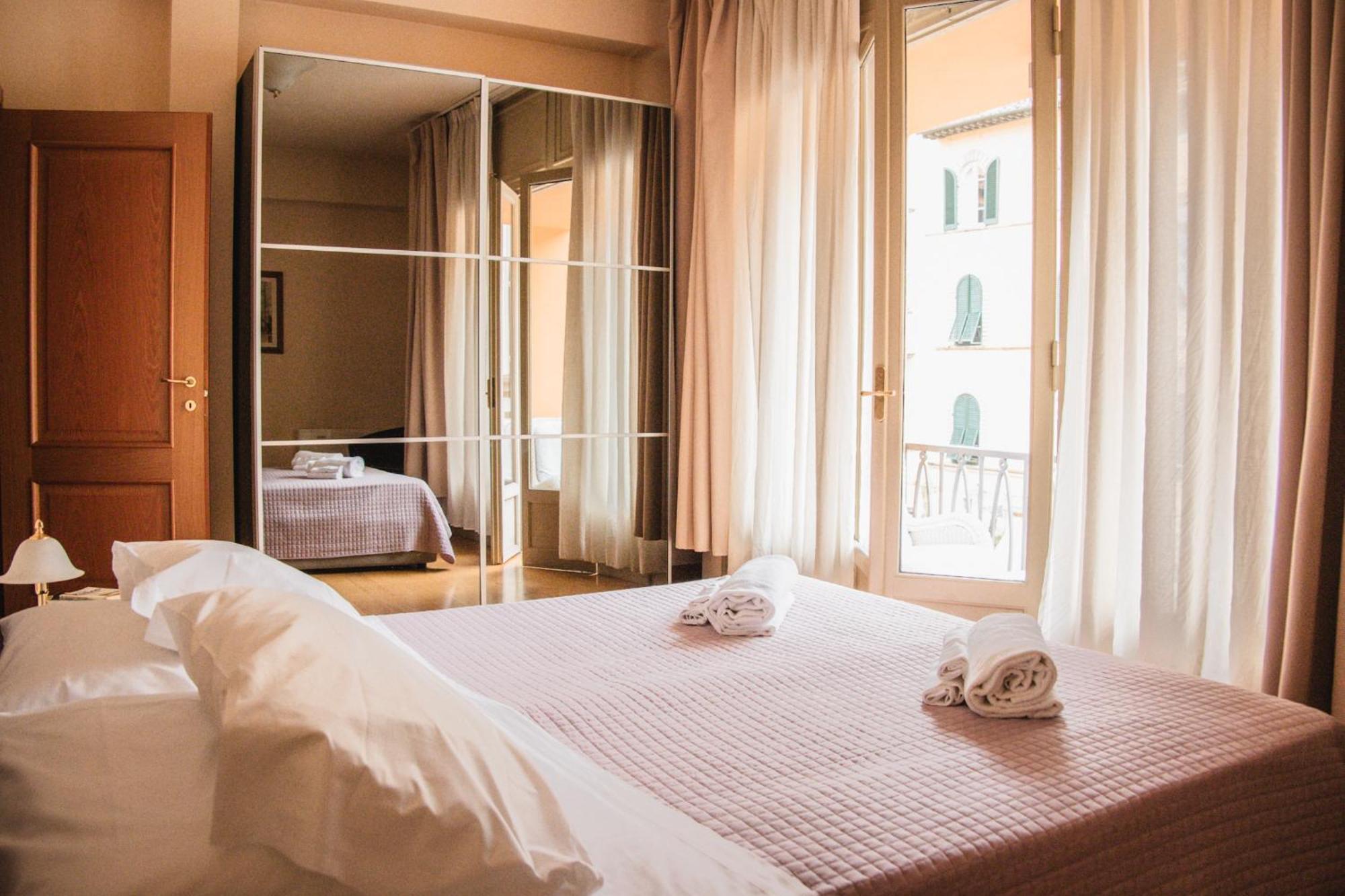 Casa Paolina Aparthotel ลุคคา ภายนอก รูปภาพ